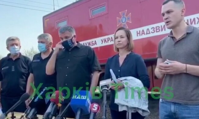 Аваков екстрено прибув на Харківщину, стягнуті сили для боротьби з пожежею: відомо про постраждалих