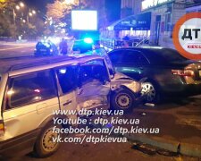 Масова ДТП у Києві: на Саксаганського зіткнулися три авто (фото)