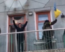прапор України, звільнення від окупації
