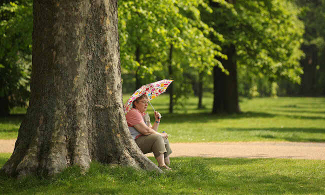 Warm Weather Hits The UK