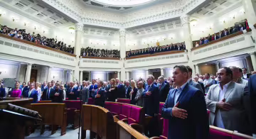Ризиковані партії: кому та навіщо потрібні перевибори в Раду