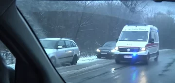 Маршрутка з пасажирами влетіла в стовп, багато постраждалих: кадри і деталі ДТП в Кривому Розі