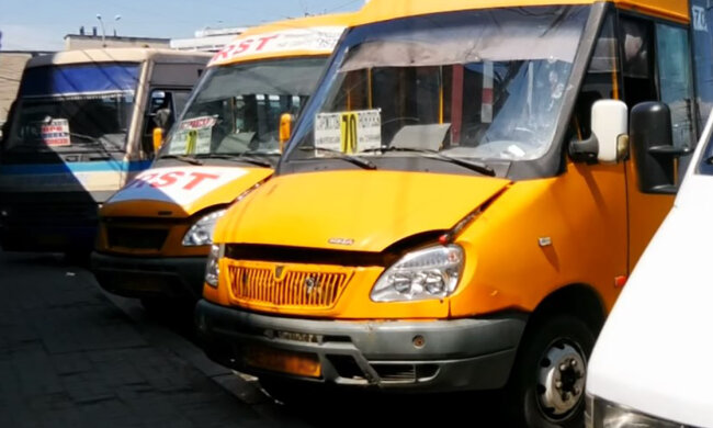 У Дніпрі маршрутка "втратила" колесо: відпало під час руху, фото з місця