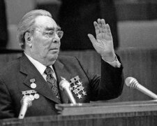 Россиянам не хватает Сталина и Брежнева — опрос