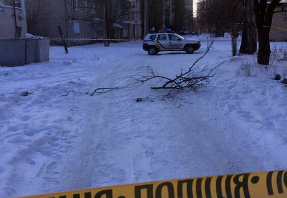 Смертоносная находка в Авдеевке: полиция оцепила центр города (фото)