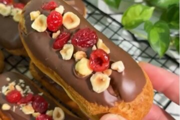 Будуть дуже м'які та смачні: рецепт домашніх еклерів із вершковим кремом, відео