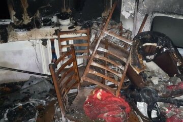 Вогонь охопив будинок на Львівщині, перші деталі НП: "У квартирі з мамою були троє дітей"