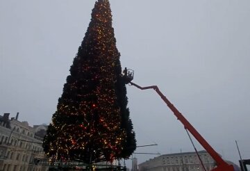 Традиция нарушена: в Киеве перенесли дату открытия главной елки страны, когда зеленая красавица запылает