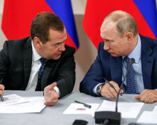 Медведєв публічно зганьбив Путіна, з'явилося фото: "ліліпутик"