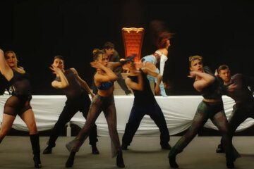 "Труси менші та стрибків побільше": Трінчер рознесли українці після виходу нового кліпу