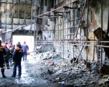 Люди молили про допомогу, але рятувальники нічого не робили: з’явилося нове відео з ТЦ в Кемерові