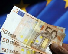 2011-11-28T160141Z_222417961_GM1E7BT00BT01_RTRMADP_3_EUROZONE-CRISIS