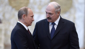 "Ти поговори з ним, він молодий": Путін попросив Лукашенка "по-батьківськи" наставити Зеленського