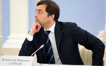 Эксперт рассказал, зачем Сурков «полез» в Крым и на Донбасс