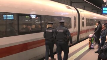 Російськомовні чоловіки напали на українок у Берліні: "Вийшли з вагона метро та..."