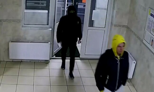 Підлітки влаштували погром небувалий в Києві, відео НП: поліція просить про допомогу