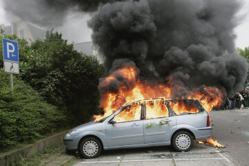 Riots Erupt During G8 Opponents Opening Demonstration