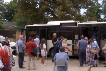 Украинцы смогут сделать прививку от COVID-19 в автобусе: когда начнут прививать всех желающих