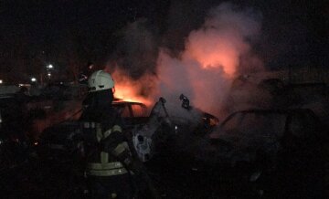 Пожар небывалых масштабов вспыхнул в Одессе, фото ЧП: "уничтожено 20 авто"
