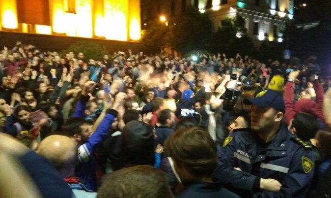Тбилиси, Грузия, штурм, парламент, митинг