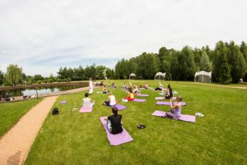 yoga-na-svezhem-vozduhe