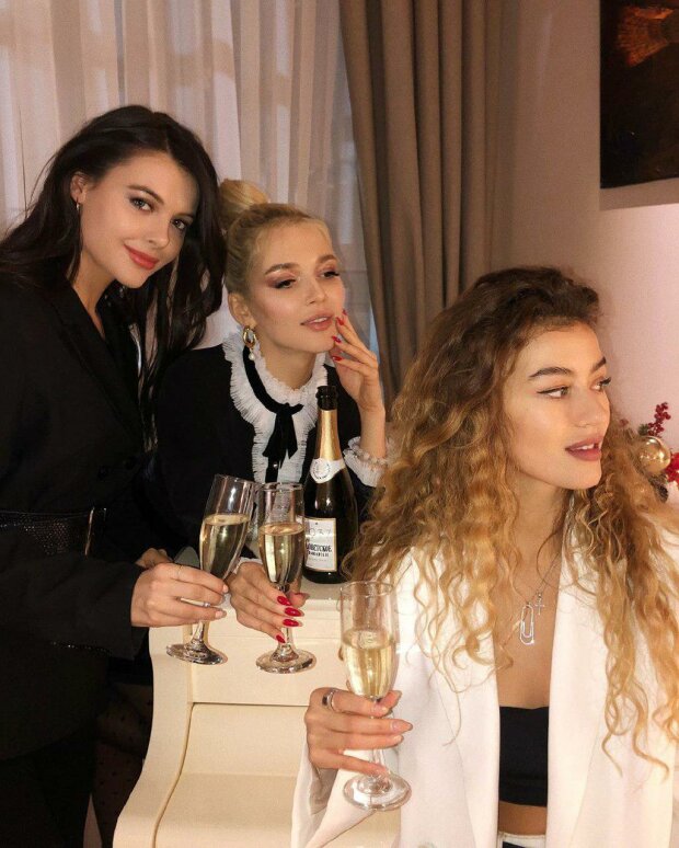 Пышногрудая "любовница" Меладзе затмила подружек из ВИА Гры, горячие кадры: "немного пошалили"