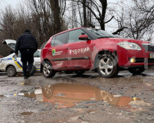 Подростки открыли огонь по машинам в Кривом Роге: кадры с места ЧП