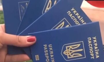 Харків'янку чекає покарання за скандал з паспортами: "притягнуть за..."