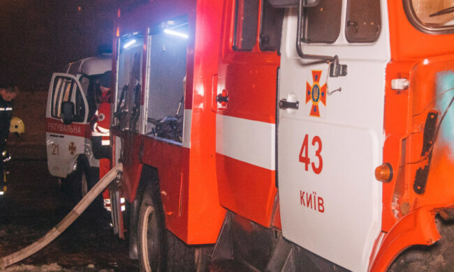 Мужчина едва не подорвал дом в Киеве, съехались спасатели: кадры ЧП