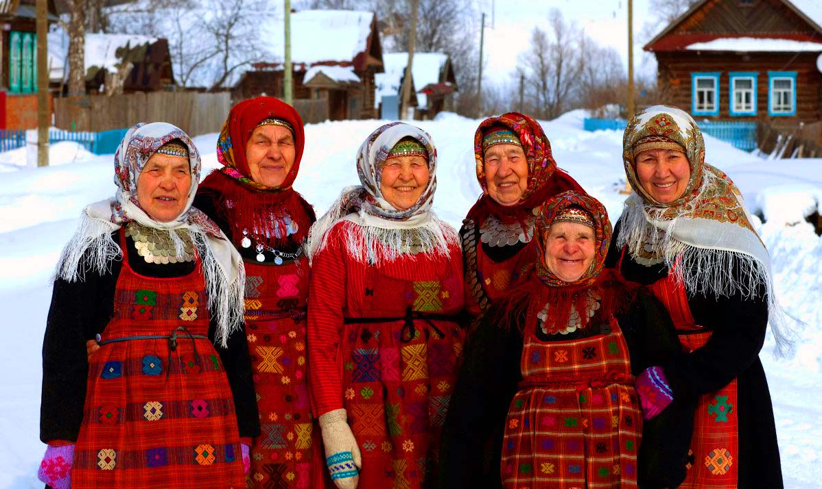 На концерт в Донецк едет популярная группа российских старушек. Politeka