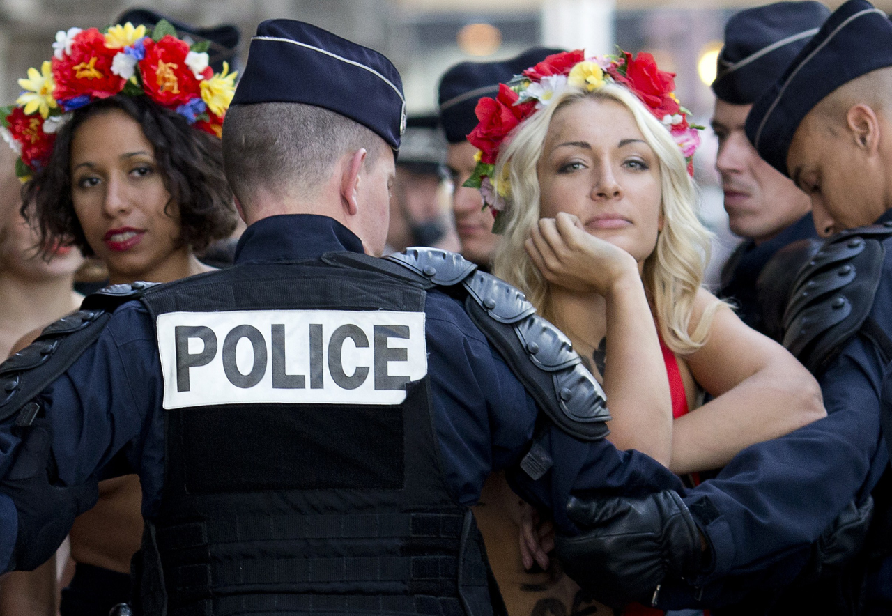 голые активистки femen