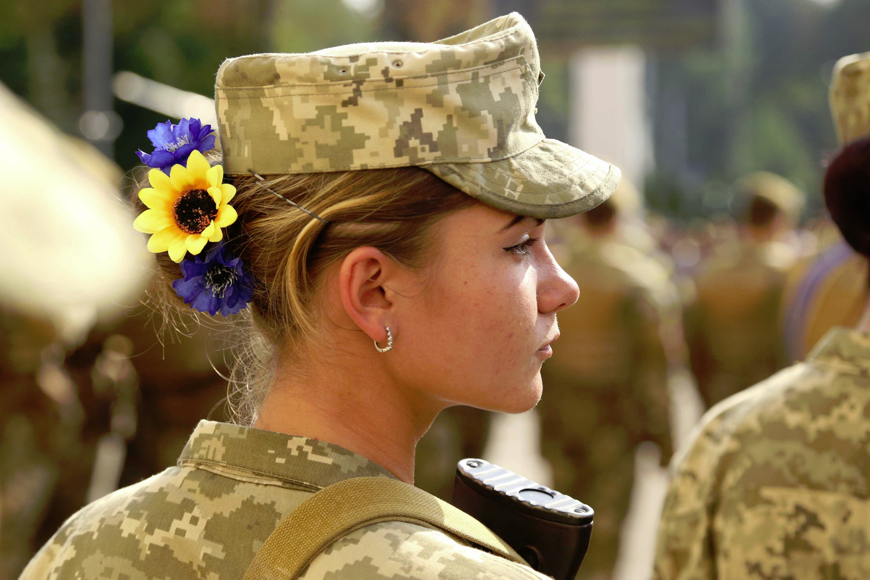 Украина девушки военные. Женщины в украинской армии. Женщины военные Украина. Женщины солдаты Украины. Девушки в армии Украины.