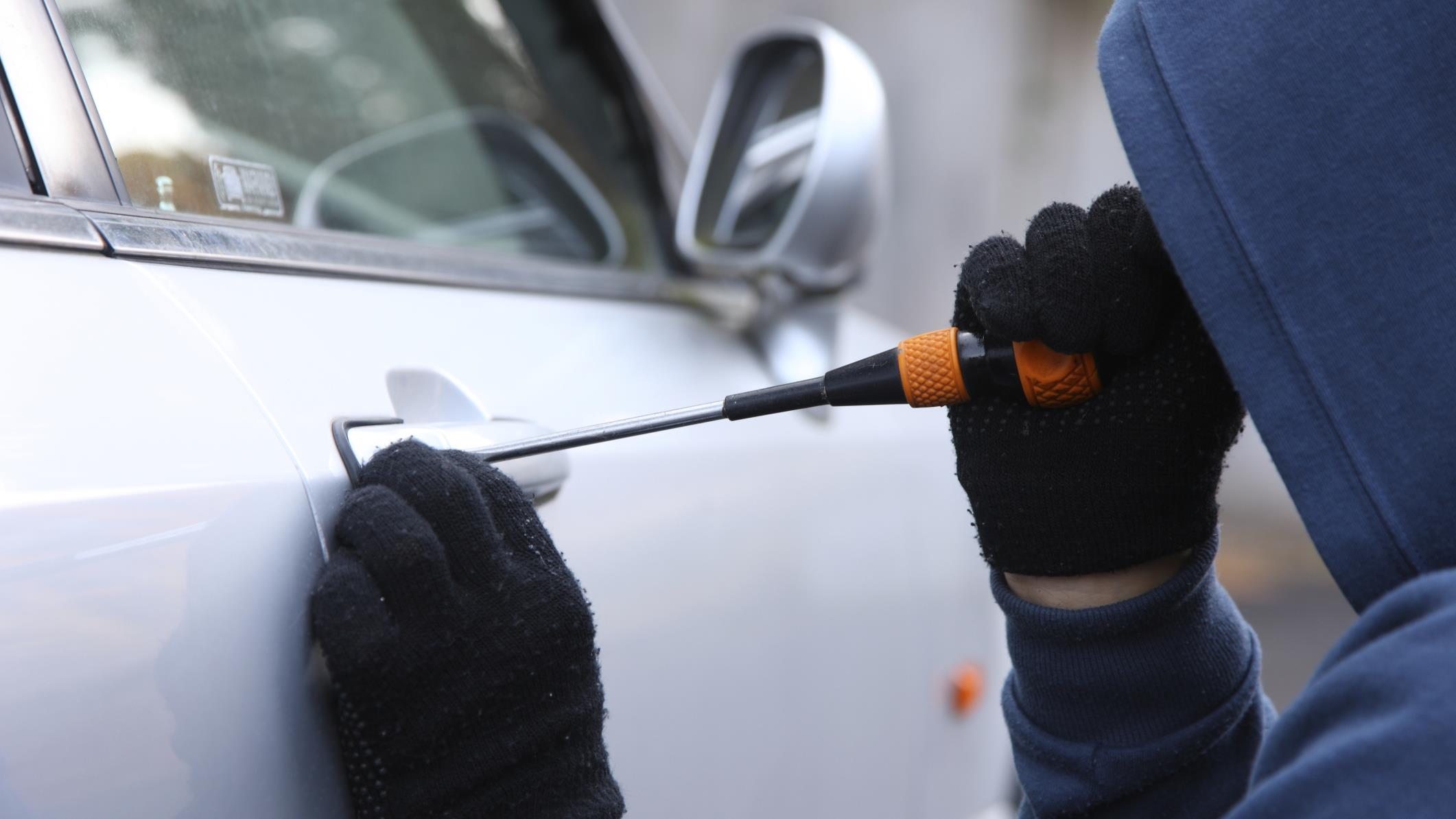 Car theft. Угон автомобиля. Кража автомобиля. Угонщик авто. Угнали авто.