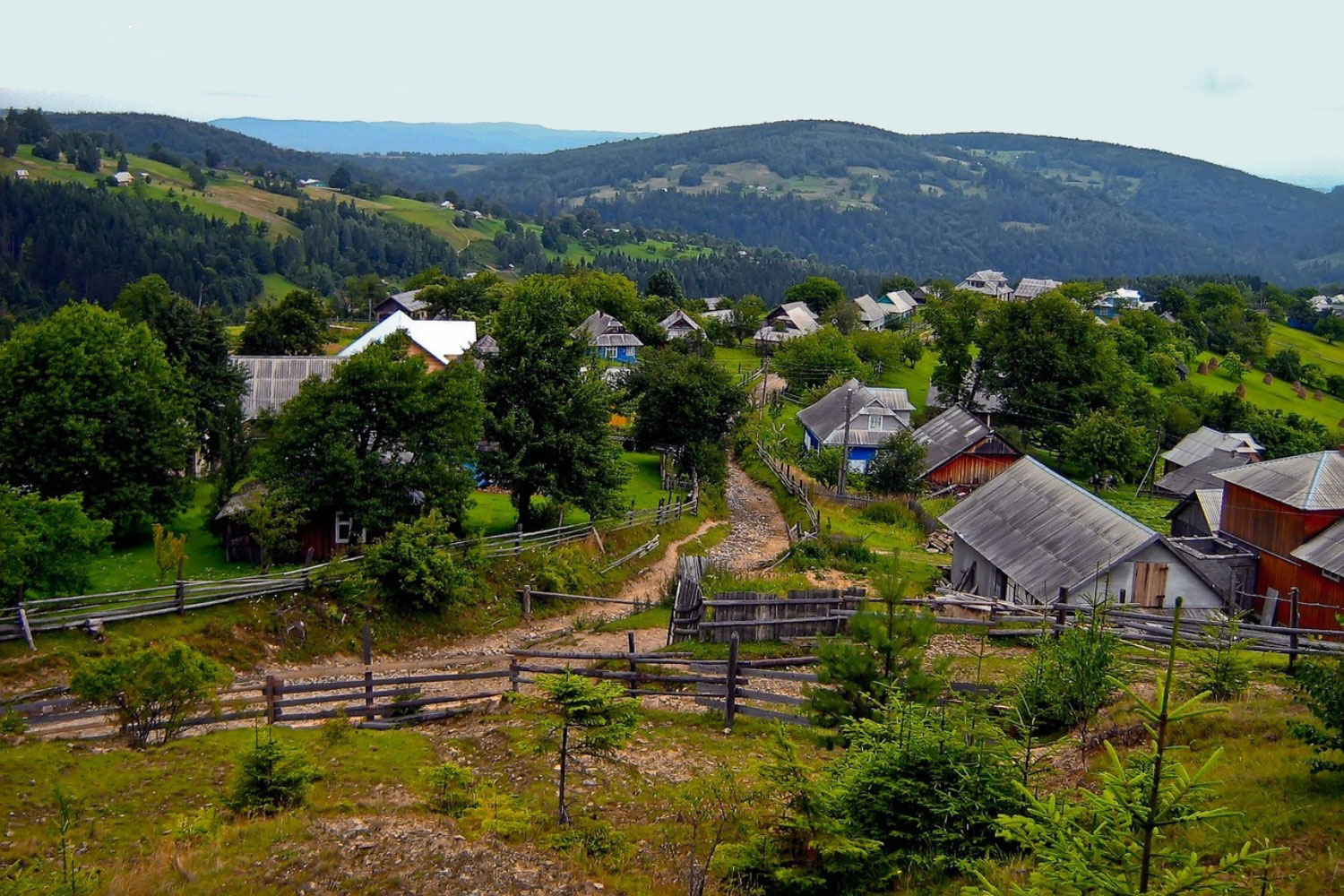 Село. Украина село Микуличин. Микуличин Карпаты. Микуличин Карпаты Украина. Верховинский район Ивано-Франковской области.