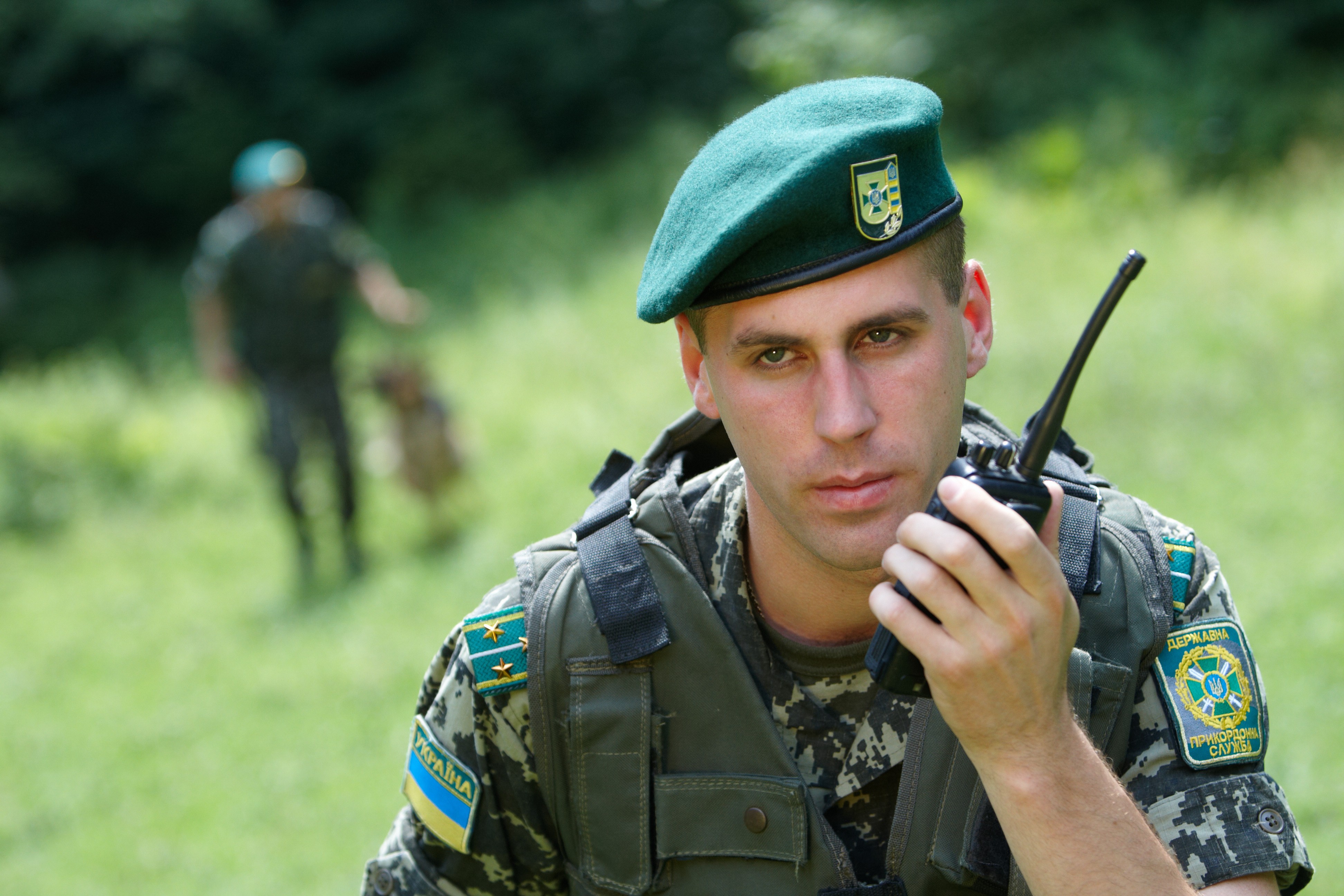 Воины пограничной. Красивые военные. Военные парни. Мужчина военный. Мужчина в военной форме.