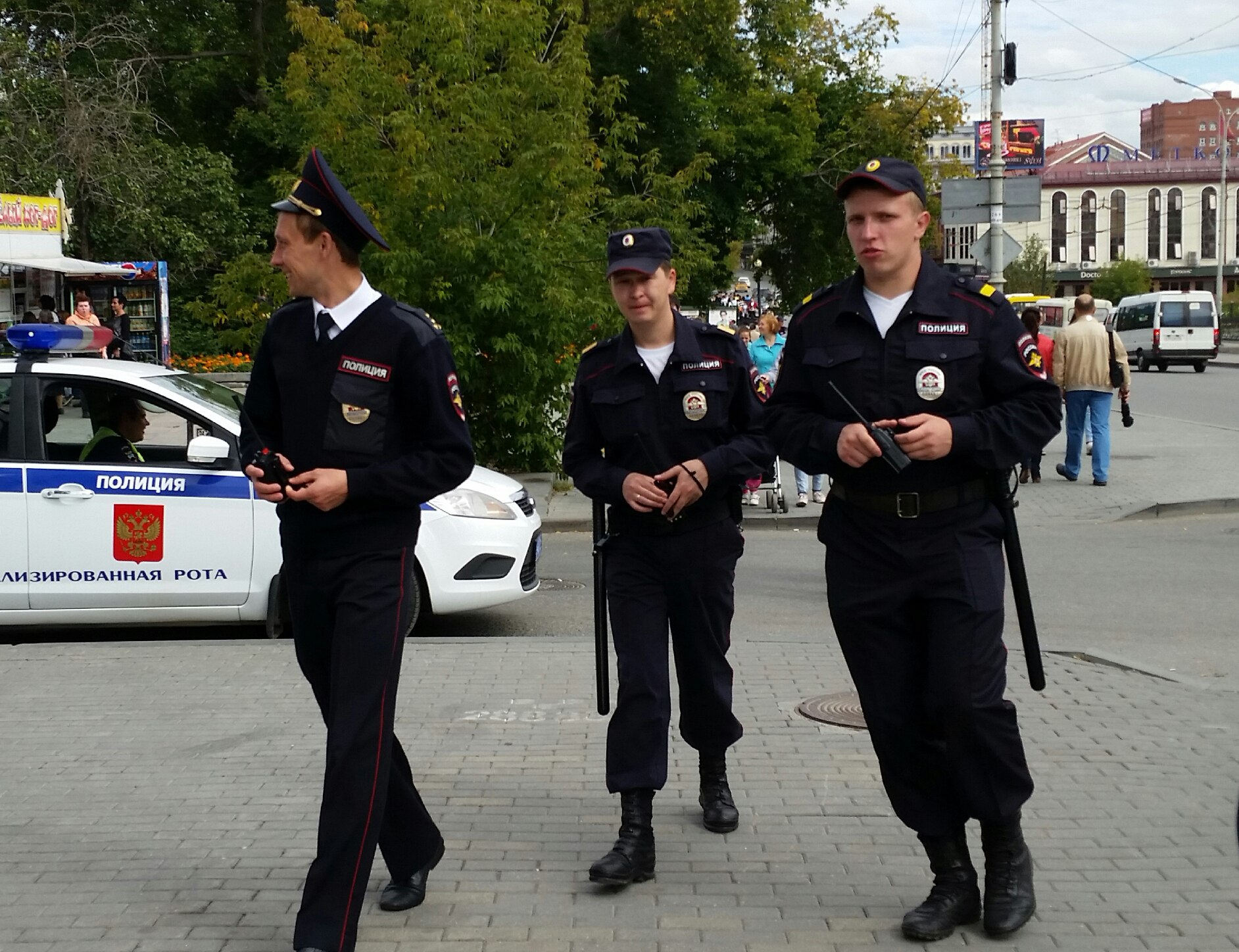 Полиция работа. Милиция и полиция. Полиция РФ. Полиция 2011 год. Полицейский в городе.