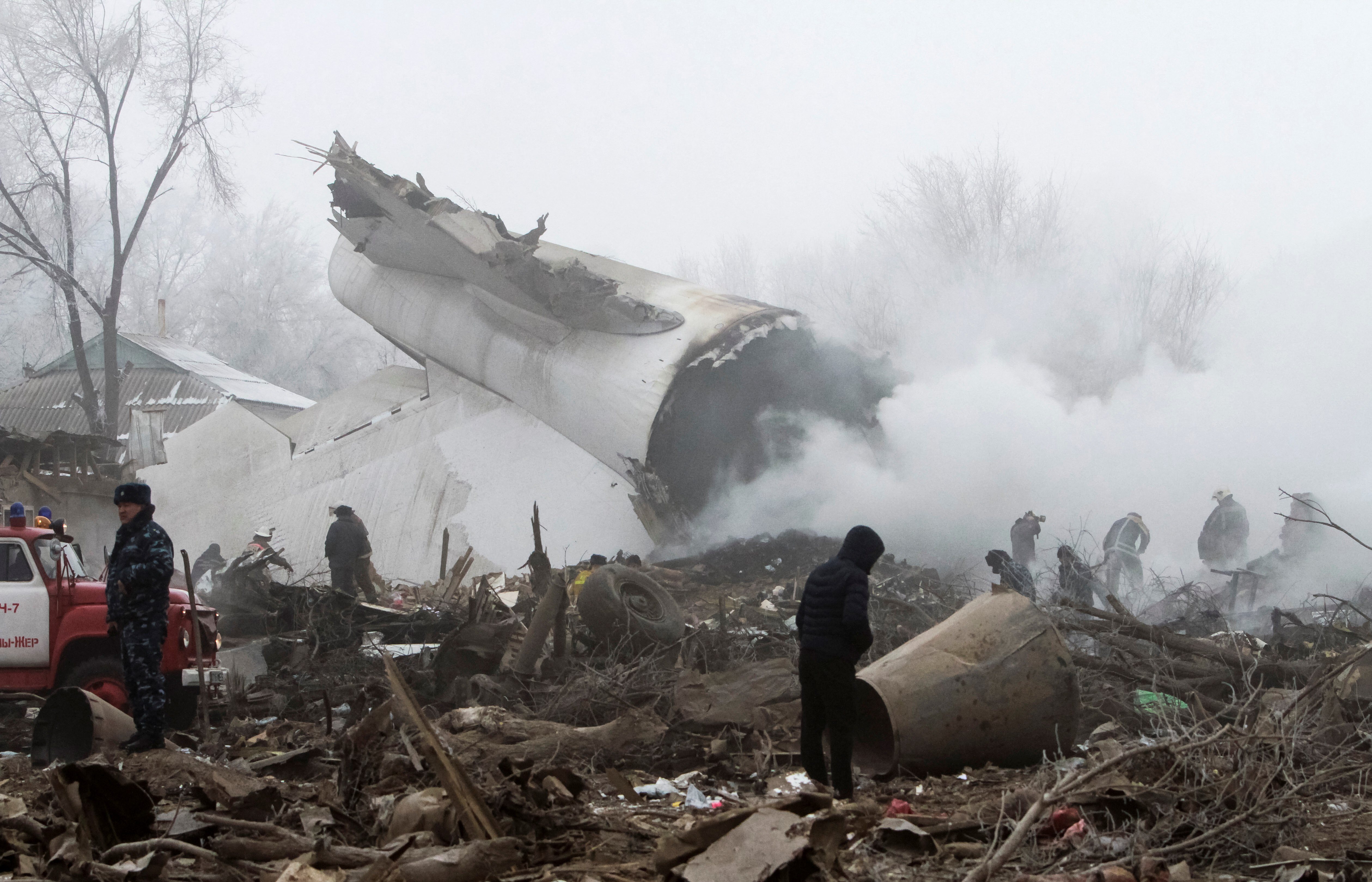 Ящики авиакатастрофы. Боинг 747 авиакатастрофа. Боинг 747 катастрофа Бишкек. Грузовой Боинг 747 разбился в Киргизии.