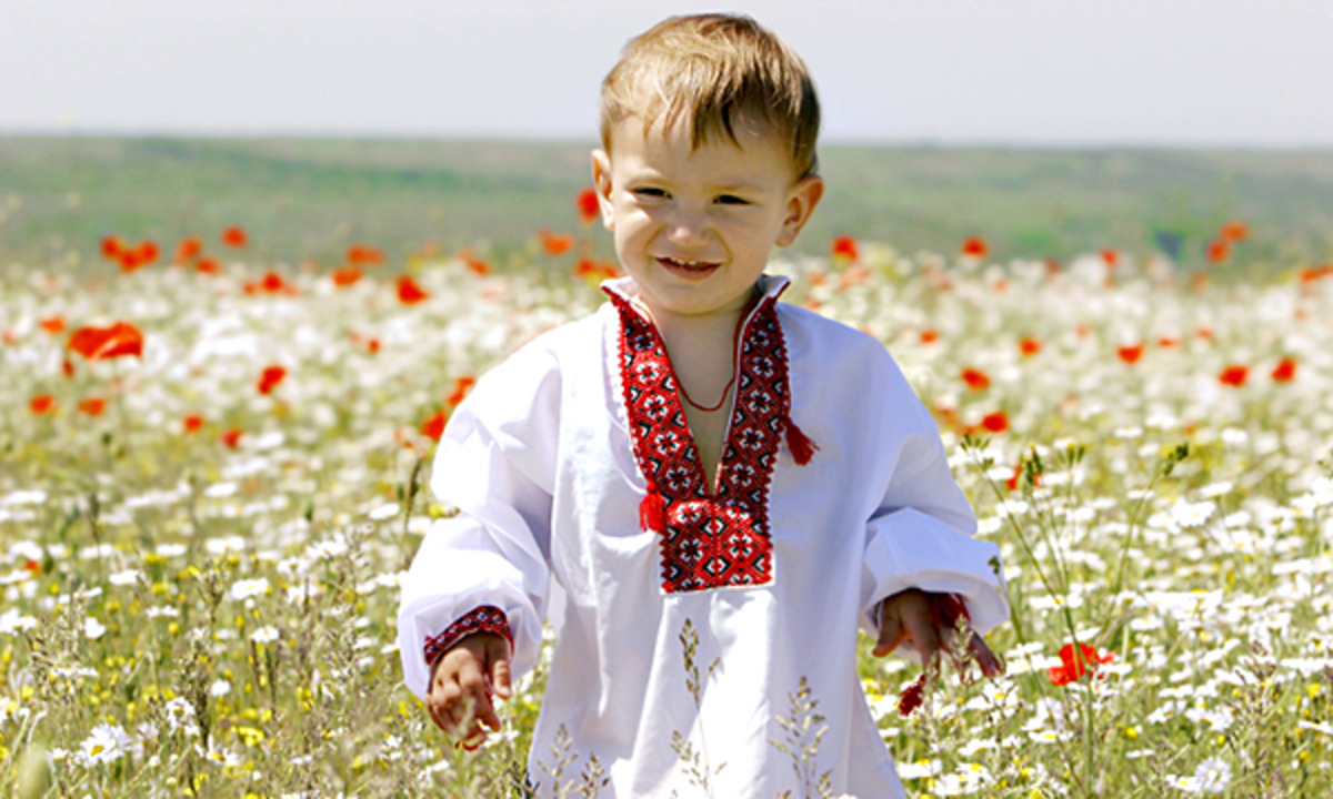 Ребенок в славянской рубахе