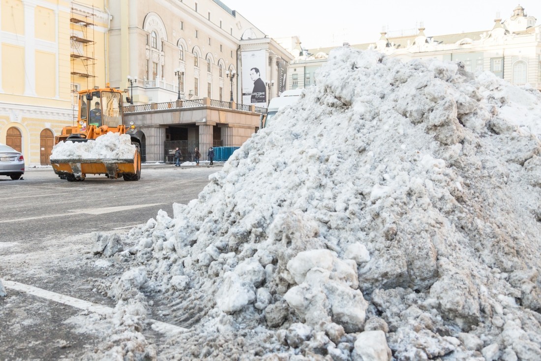 Декабре выпадет снег. Техника для уборки тротуаров от снега. Снегопад в Москве фото. Зимние фотографии снегопад. Снег в России фото.