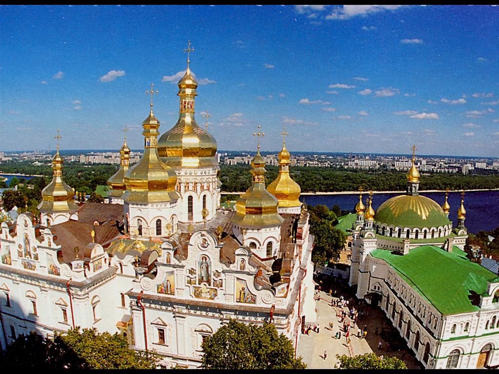 Печерская лавра в киеве. Киево-Печерская Лавра Киев. Киево-Печерский монастырь. Киево Печерская Лавра монастырь. Киев Печорская Лавра в Киеве.