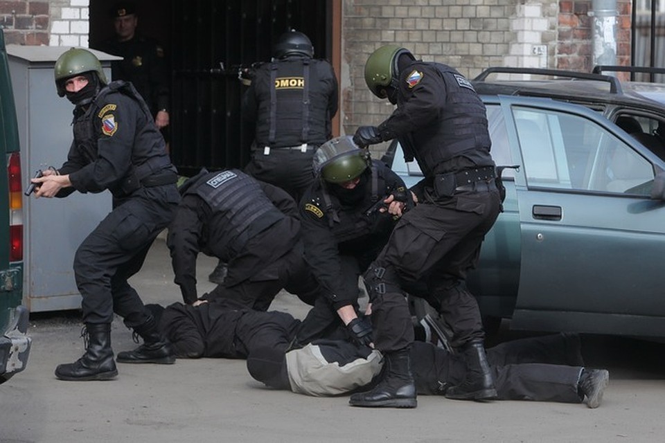 Операция по задержанию преступников. Тюремный спецназ Тайфун. Спецназ СОБР задержания. Задержание СОБР ОМОН ФСБ. Спецназ ФСБ задержание.