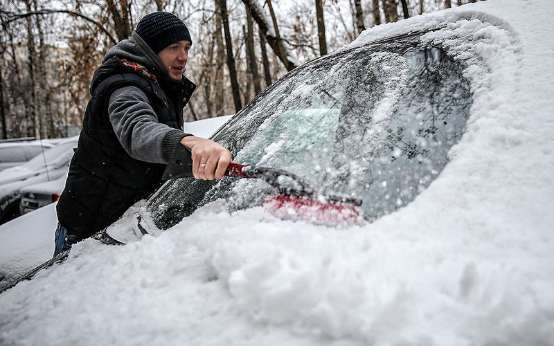 Как бороться с замерзанием стекол автомобиля?