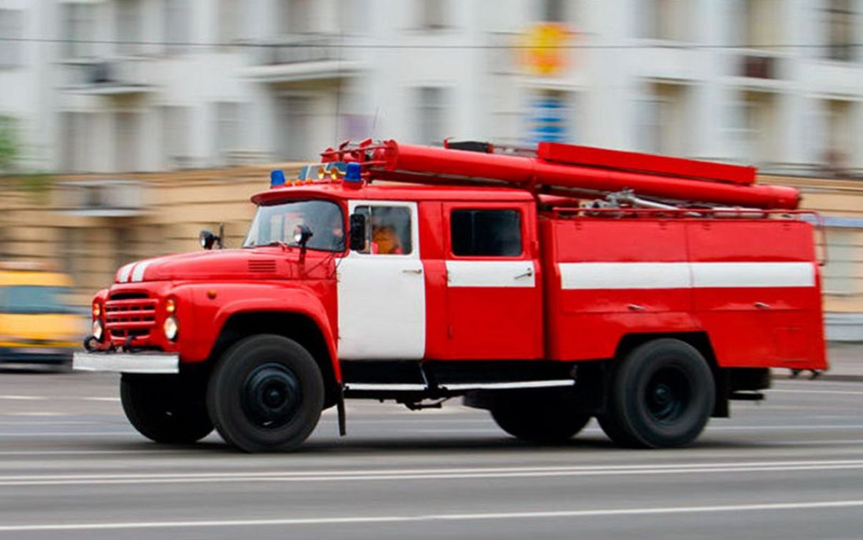 Действия пожарной машины. Анр зил 130. Пожарный автомобиль схема. Камаз 43118 ац 6. Изображение пожарной машины.