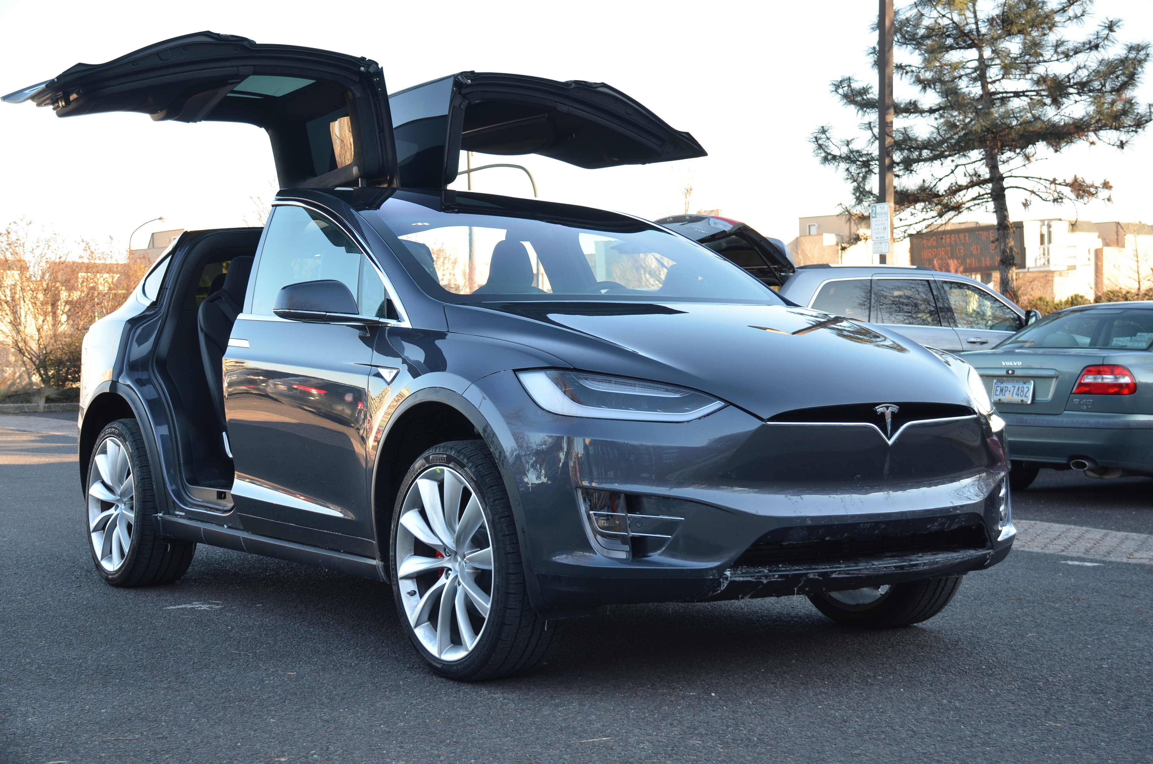 Машина Tesla model x