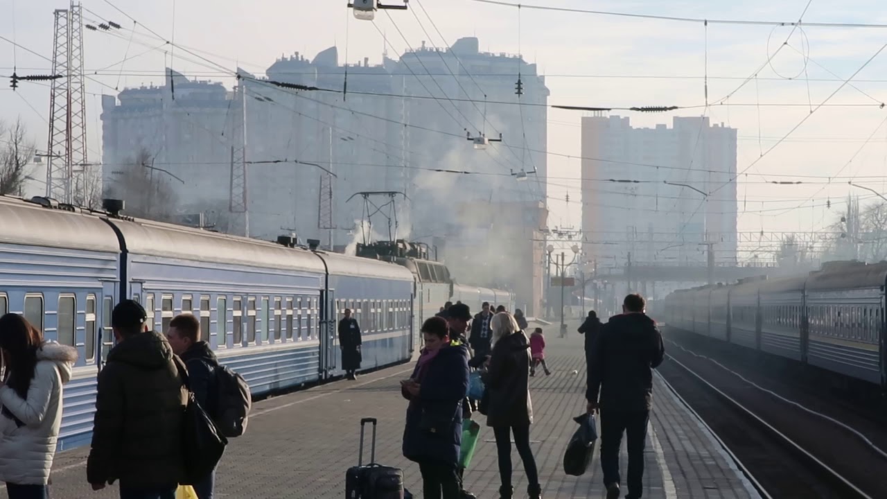 Звук объявления на вокзале. Вокзал атмосфера. ЖД вокзал Одесса Перон. Как объявляют поезда на вокзале. Ситуация на вокзале.