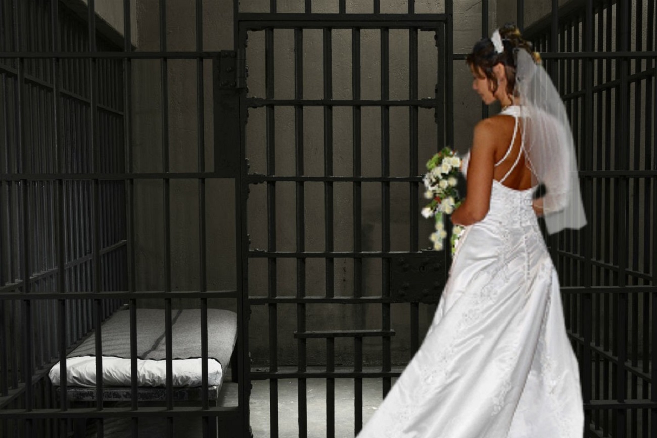 Вышла замуж за заключенного. Свадьба в тюрьме. Свадебное платье в тюрьме. Свадьба за решеткой. Бракосочетание в колонии.