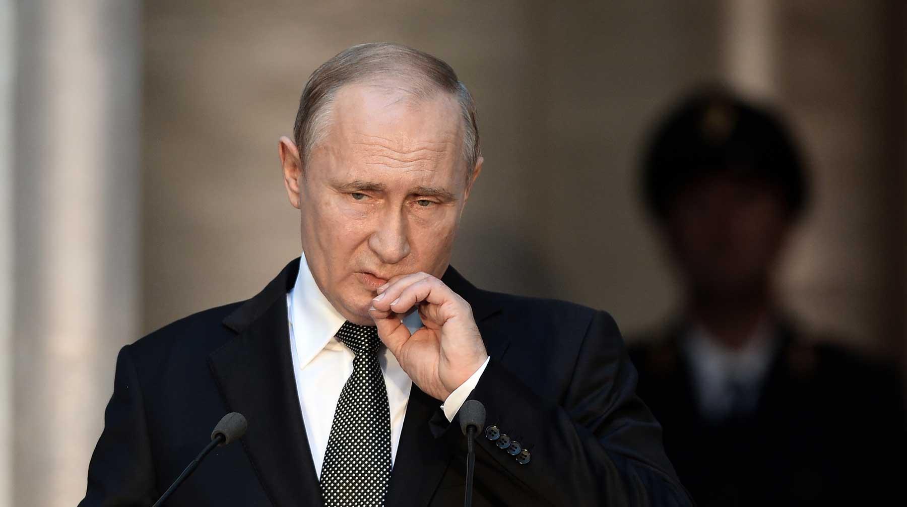 Путін в короні довів до сліз росіян, з'явилася їдка карикатура: “Дідові у  в'язницю треба”. Politeka