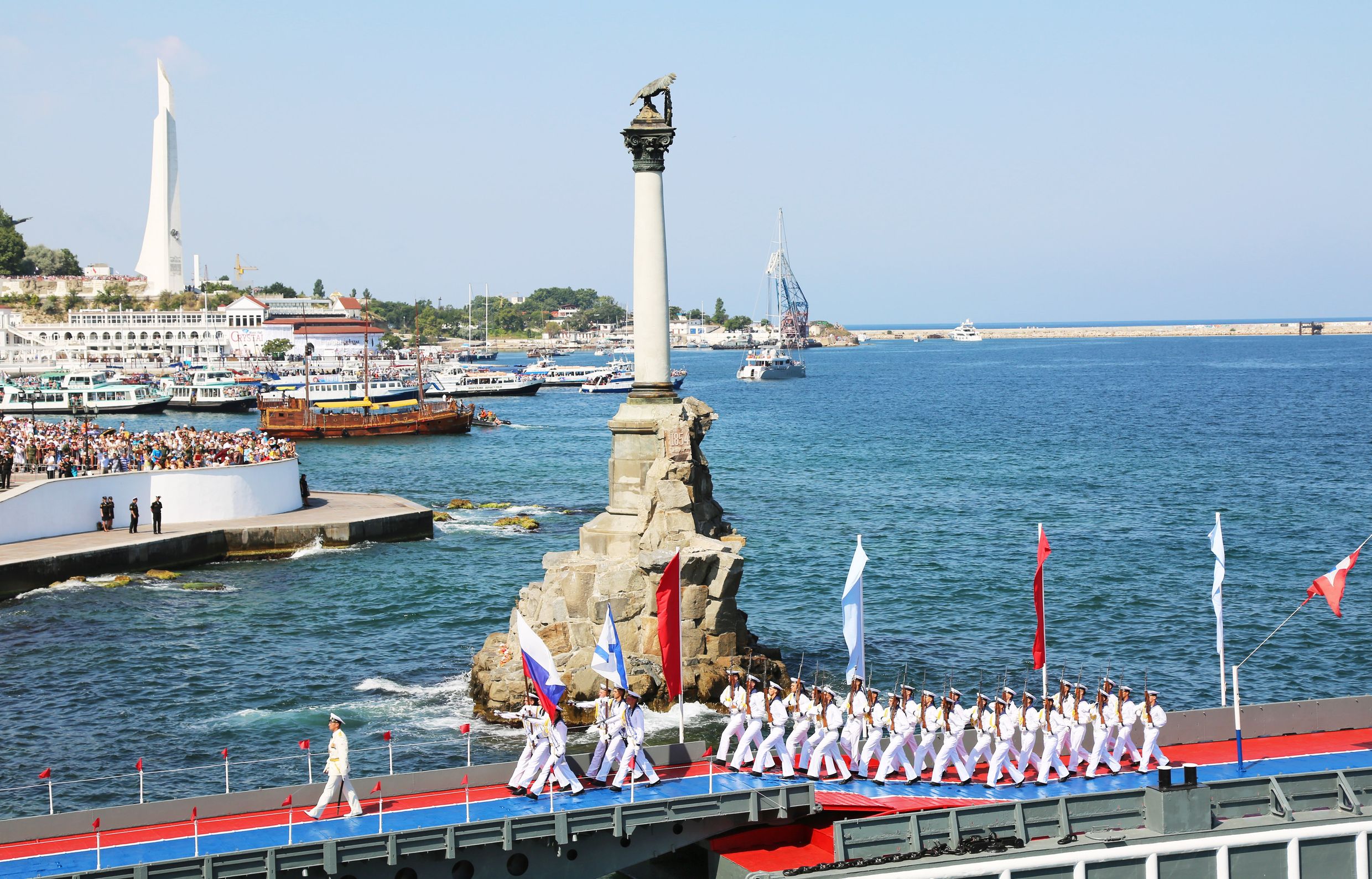 День черноморского крым. Крым Севастополь ВМФ. Крым Севастополь набережная ВМФ. День ВМФ Севастополь. День военно морского флота Севастополь.