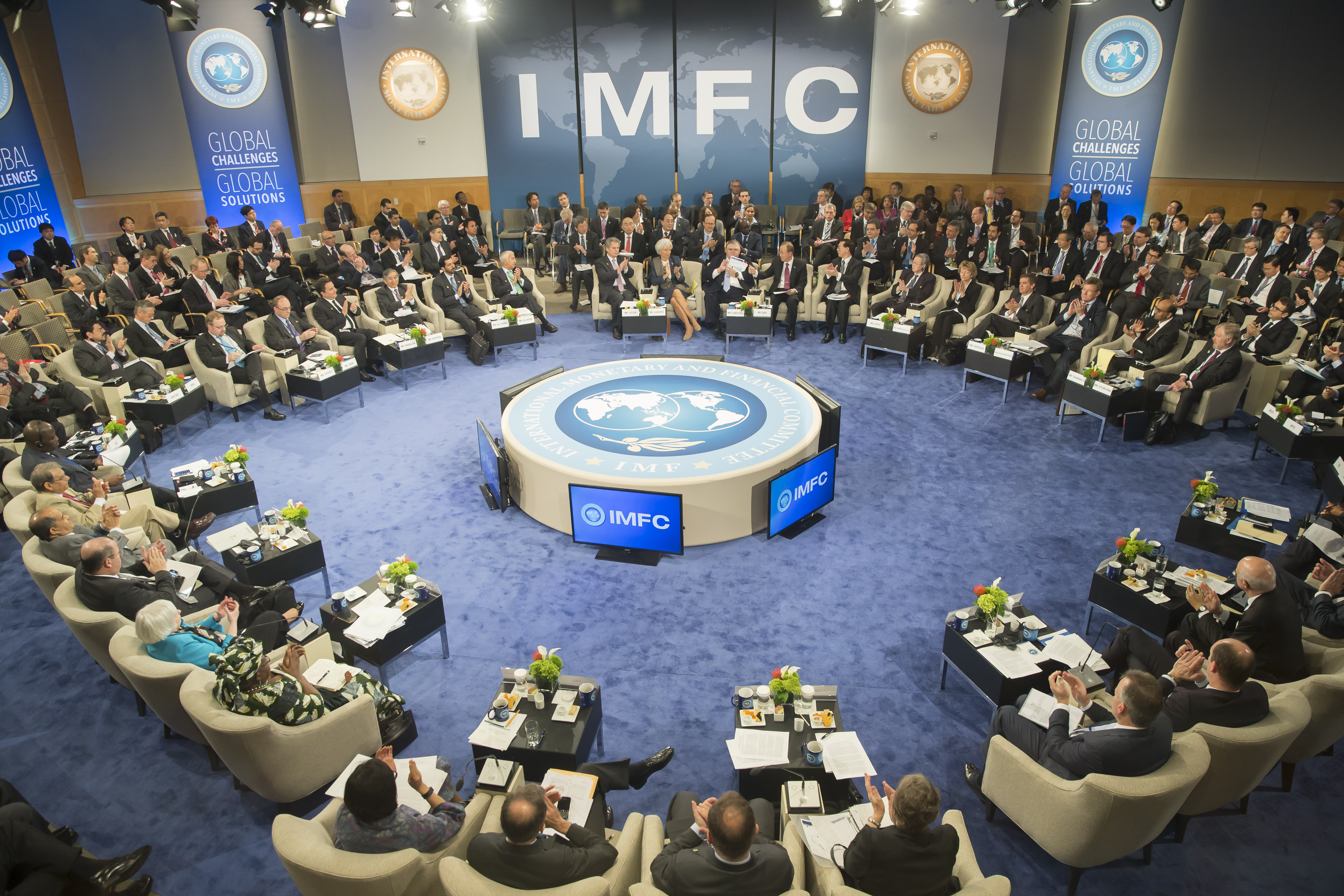 Мвф валюта. Международный валютный фонд, IMF. Международный валютный фонд Вашингтон. Совет управляющих МВФ. МВФ штаб квартира.
