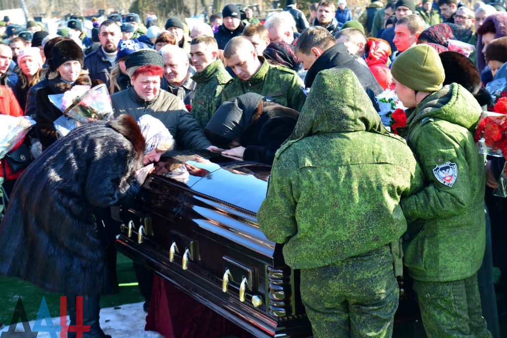 На Южном кладбище в Донецке похоронили Михаила «Гиви» Толстых - RuNewsru - 